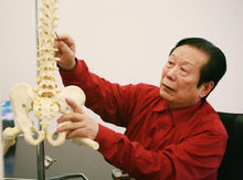 刁文鲳教授讲解脊椎错位引起病症的原理